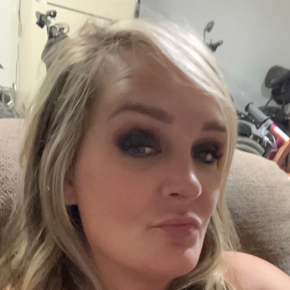 Meet your Posher, Megan - Picture 2 of 2